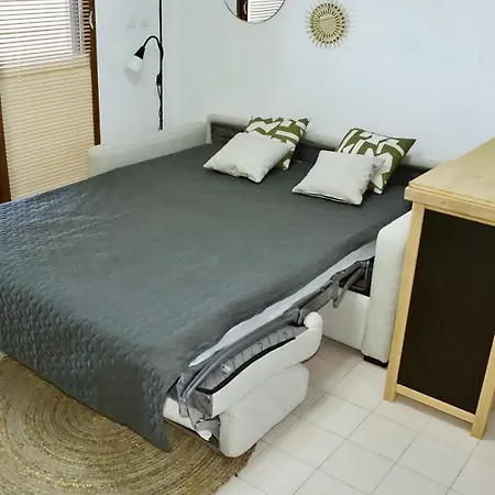 27m With Terrace And Sea View *